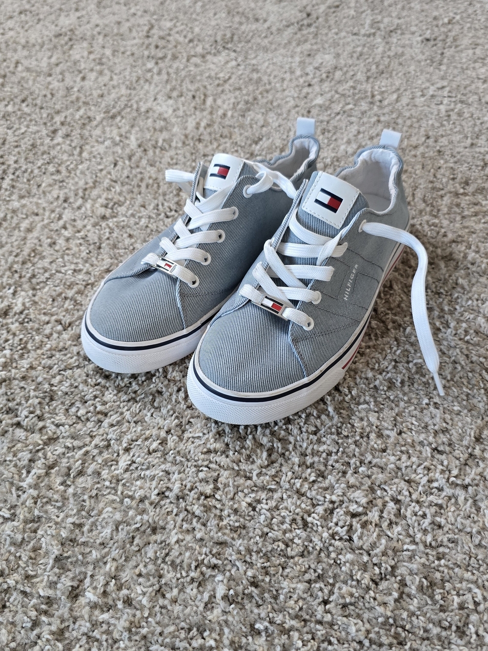 Tommy Hilfiger Light Gray/Blue Canvas Sneakers with White Accents 7.5M New
